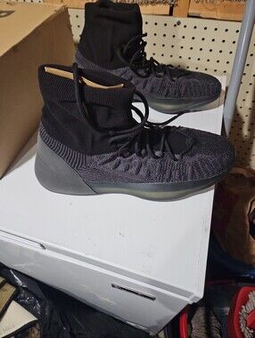 Men's High-Top Knit Sneakers in Black Yeezy Knit Basketball